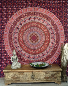 Boho style wall hanging, Indian bedspread Mandala print- red - 230x210 cm