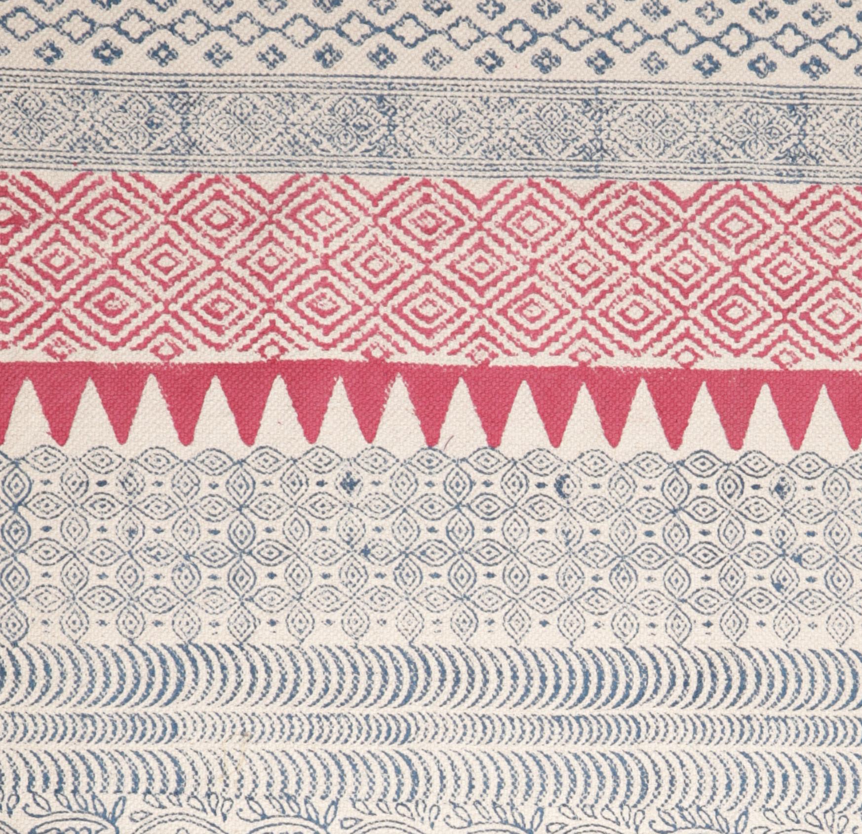 Handgewebter Blockdruck Teppich aus natur Baumwolle mit traditionellem Design 